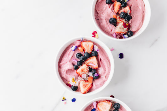 Khloé's Vanilla & Berry Smoothie Bowl